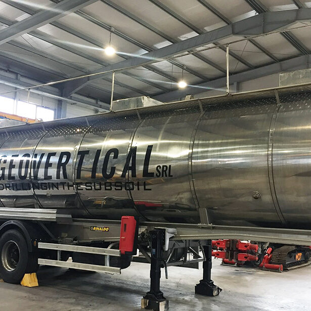 Semirimorchio per Trasporto Specifico (Cisterna)