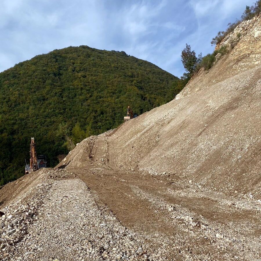 Tre Valli Umbre. Rafforzamento pendice