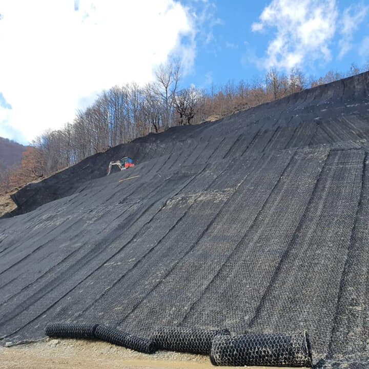 Tre Valli Umbre. Rafforzamento pendice