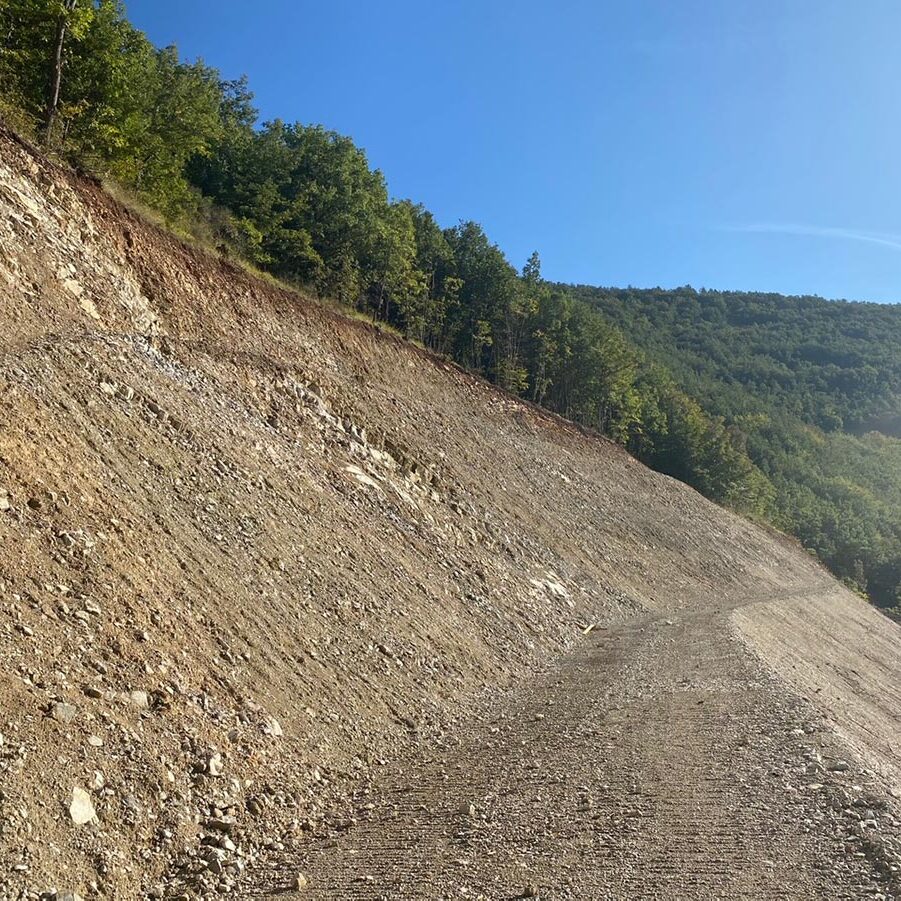 Tre Valli Umbre. Rafforzamento pendice